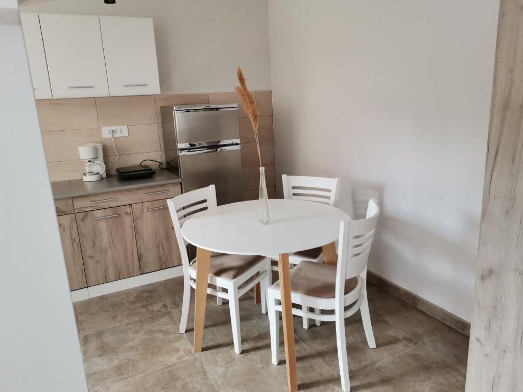 apartman4__trpezarija